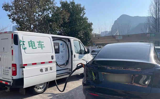 万宁汽车搭电