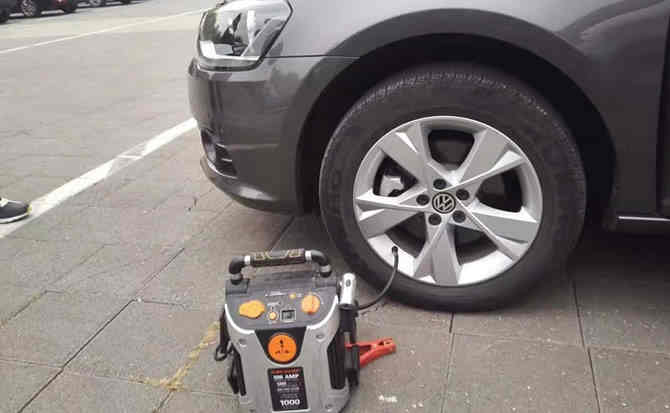 万宁汽车搭电案例
